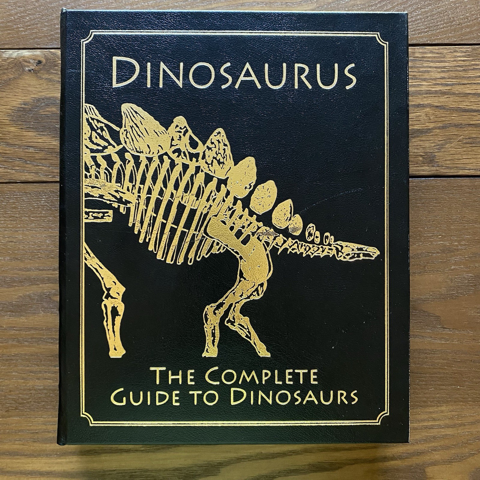 Easton Press Dinosaurus The Complete Guide to Donosaurs 2003 Leather Bound