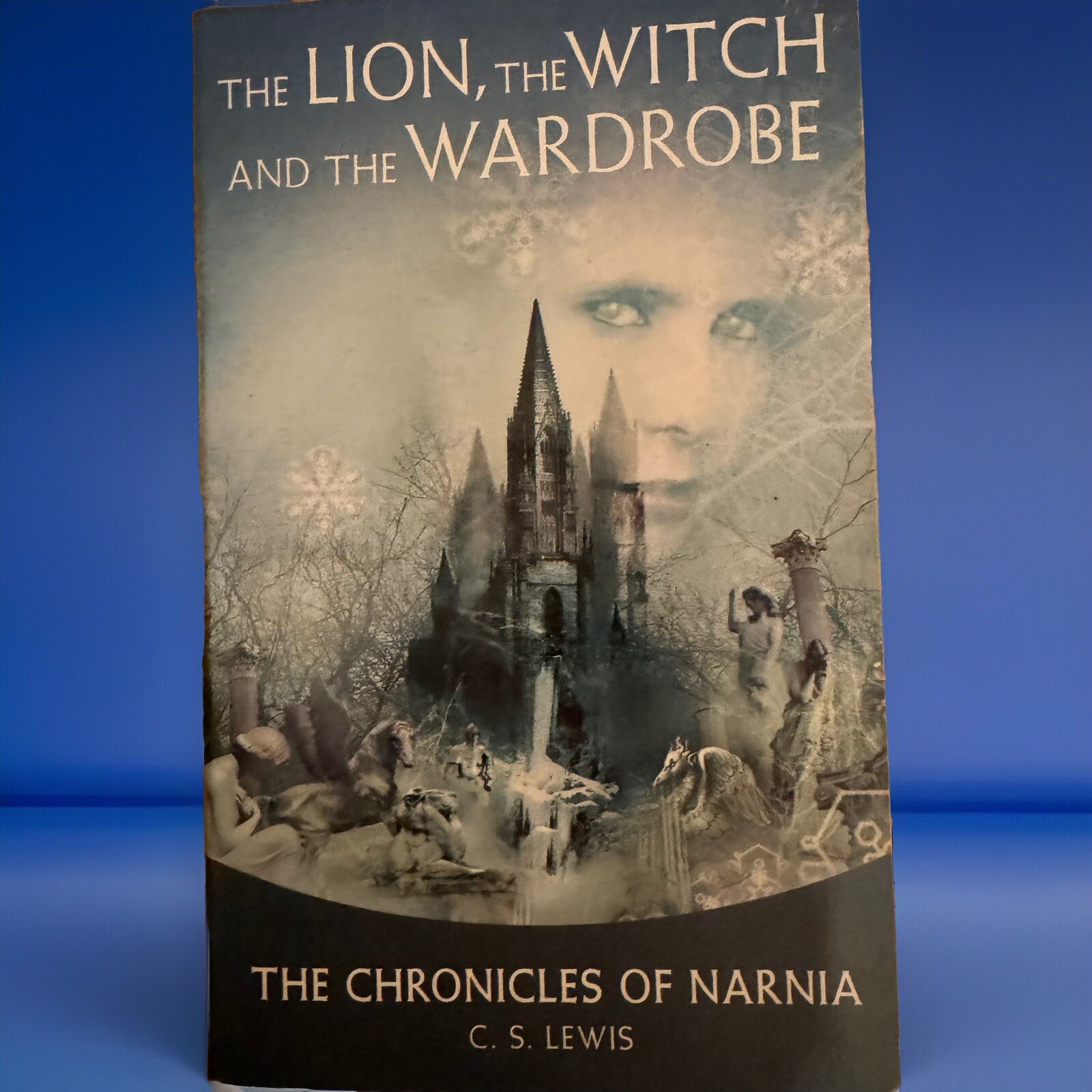 The Lion, the Witch, and the Wardrobe Lewis, C. S.|Baynes, Pauline