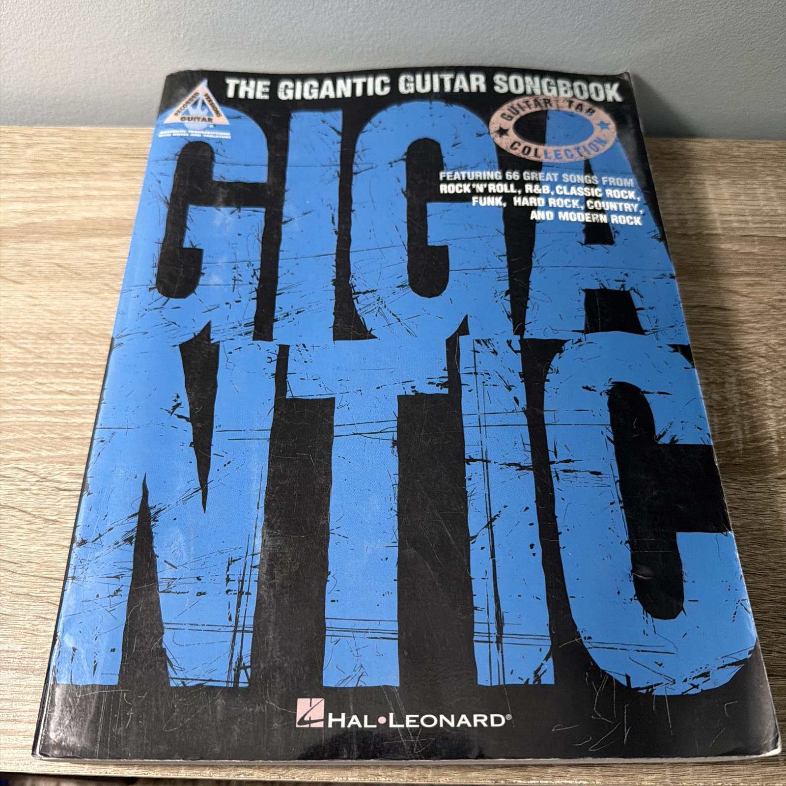 The Gigantic Guitar Songbook (Guitar Tab Collection) — Paperback 432 Pages