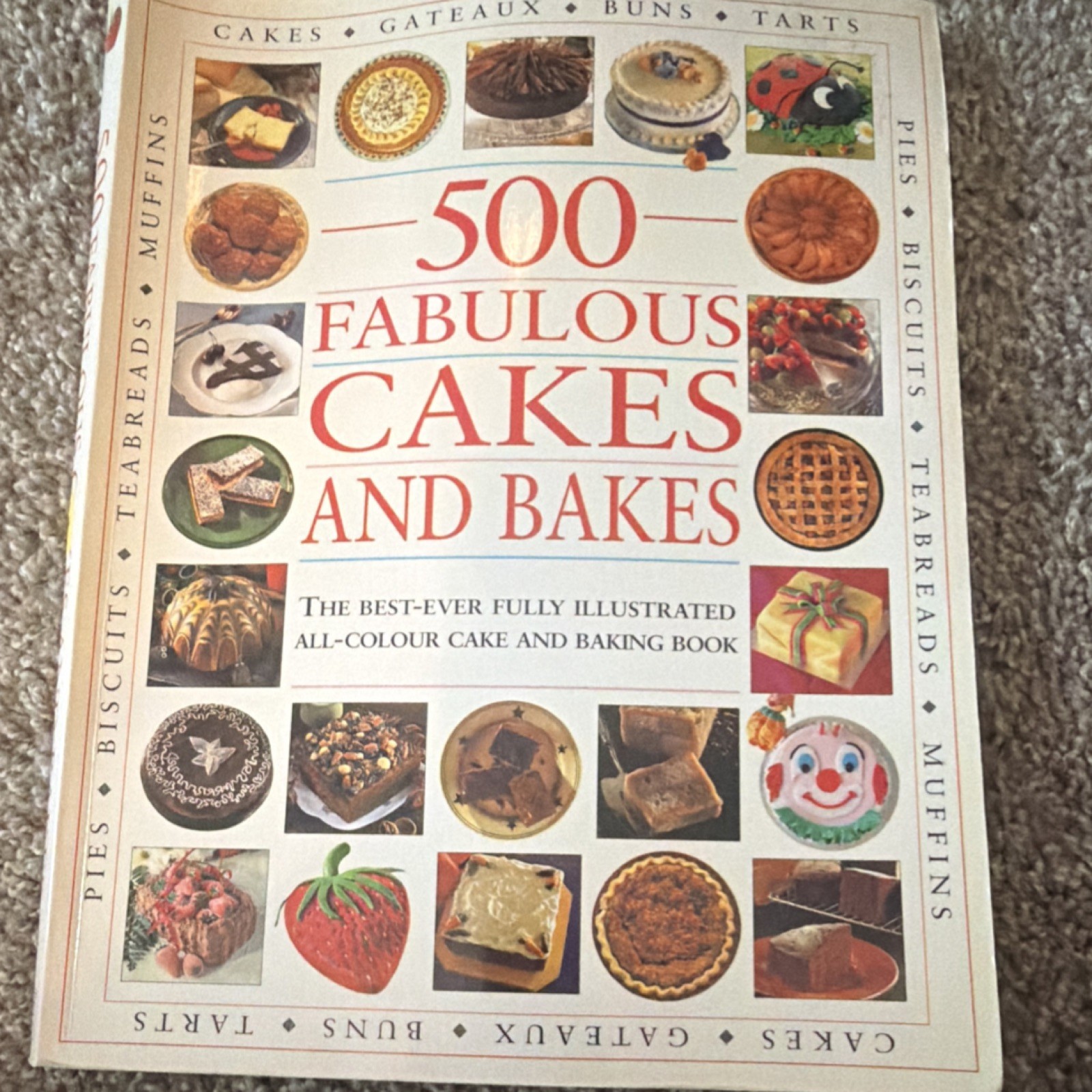 500 Fabulous Cakes and Bakes by Hermes House (Paperback, Baking, Illustrated)