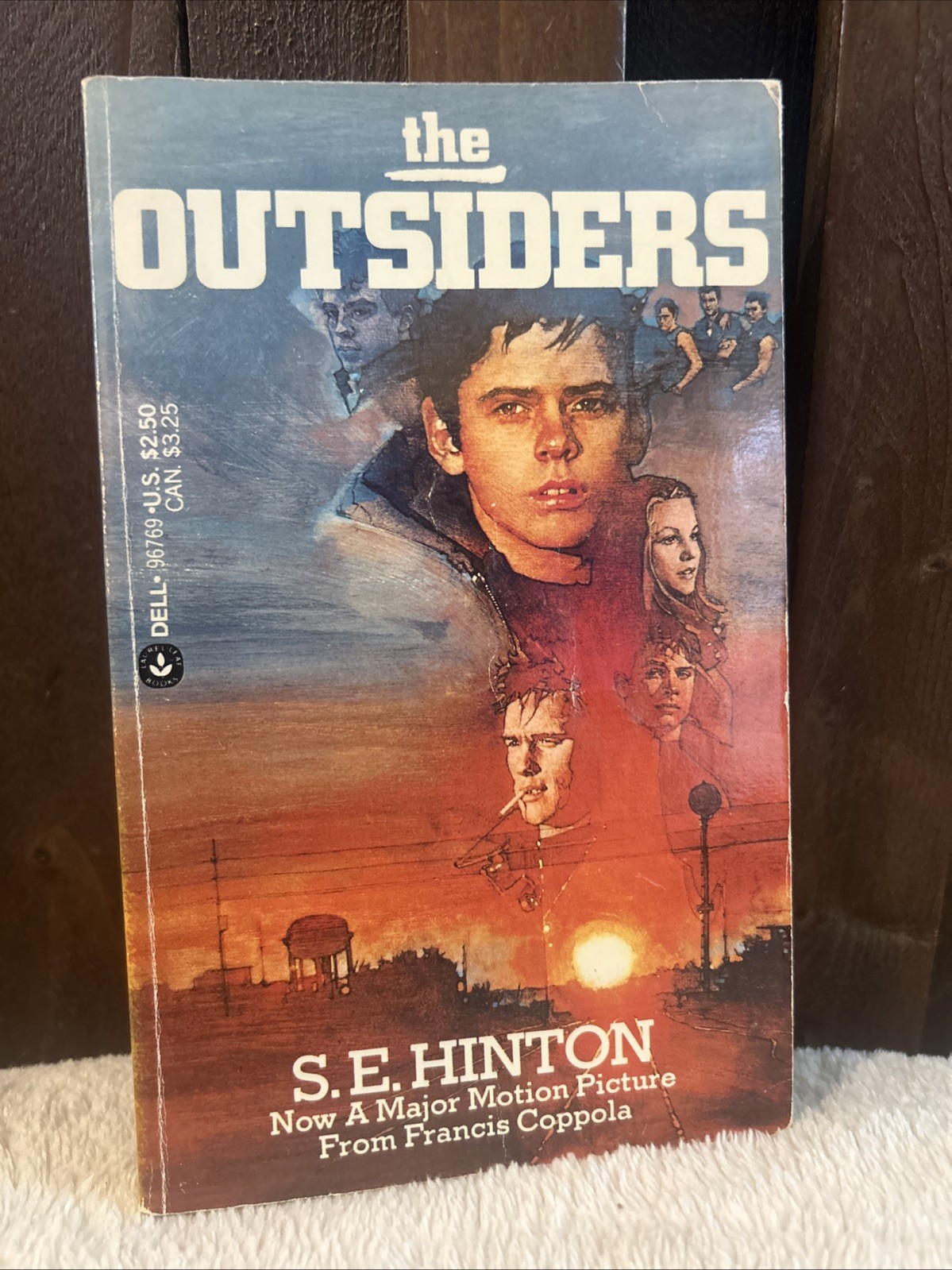 Nice Copy — The Outsiders S.E Hinton Movie Tie-In 1982 1st/22nd PB — Coppola