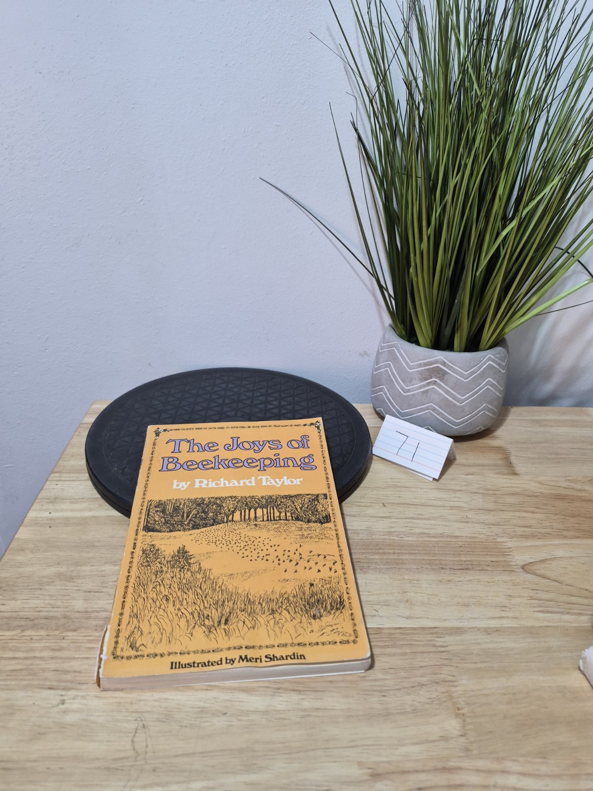 FLAW BIND SEEN — The Joys of Beekeeping by Richard Taylor 1974 Paperback