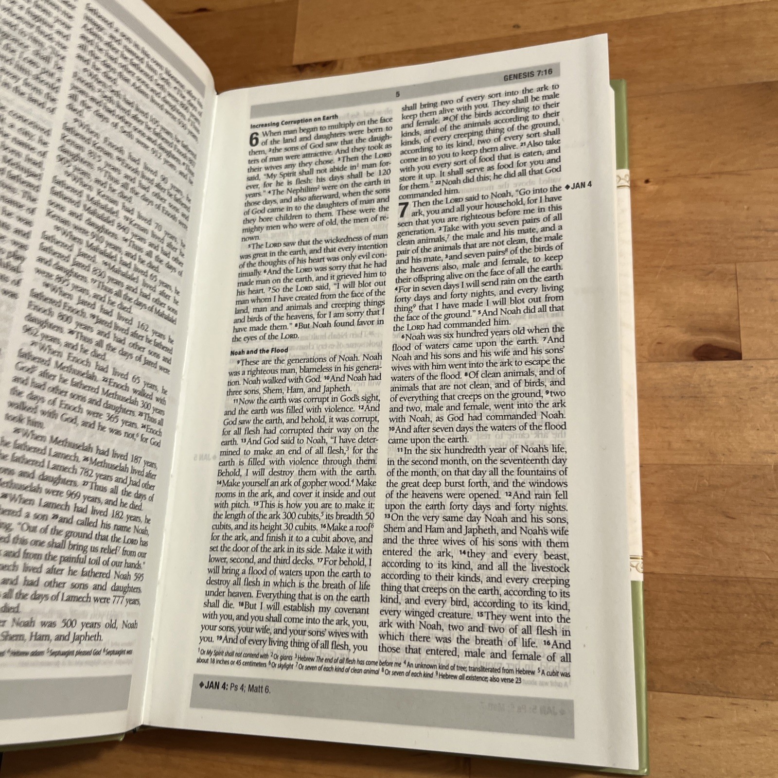 ESV Daily Reading Bible, Hardcover, Through The Bible In One Year — VERY GOOD