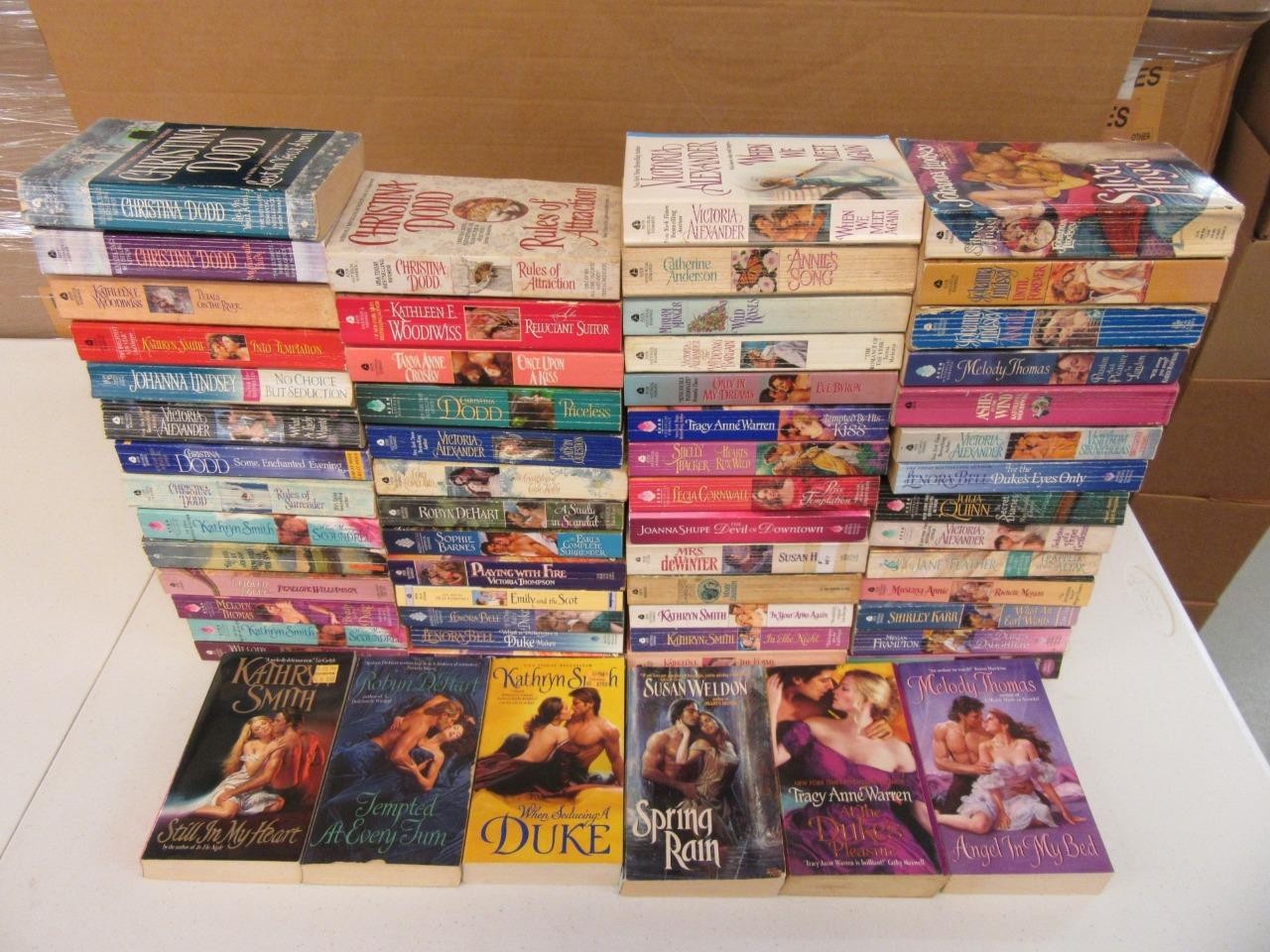 HUGE Lot (61) AVON Historical Romance Books JOHANNA LINDSEY KATHLEEN WOODIWISS