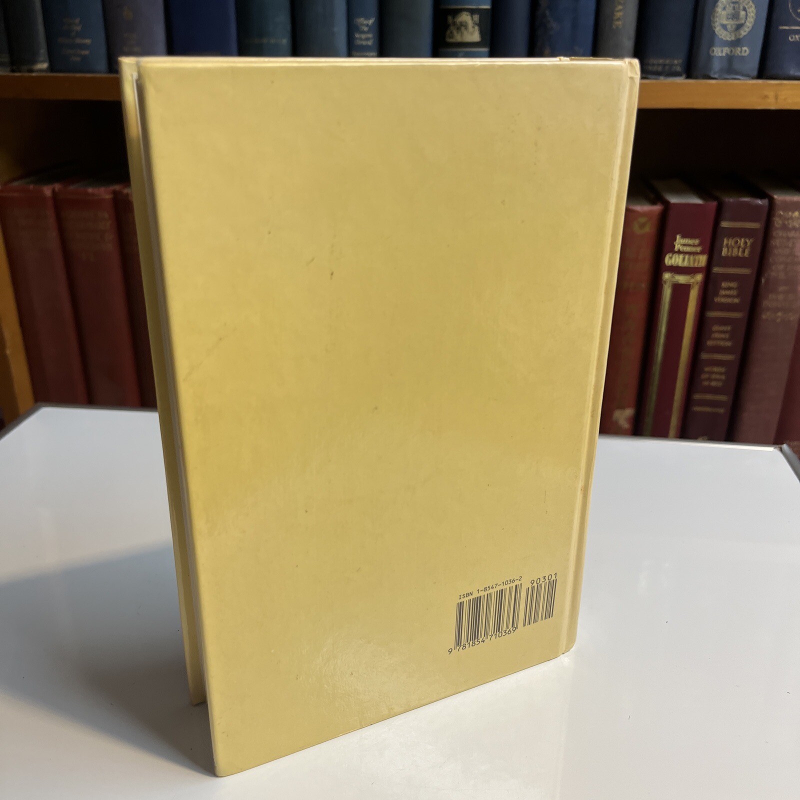 The Colour Dictionary of Garden Plants — Hardcover