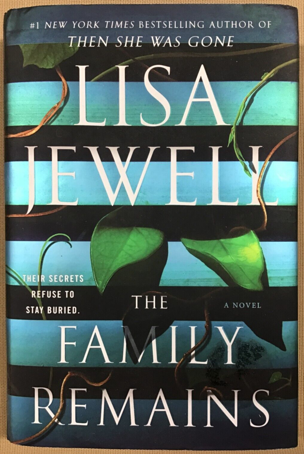 The Family Remains — by Lisa Jewell (Hardcover) NEW 📖