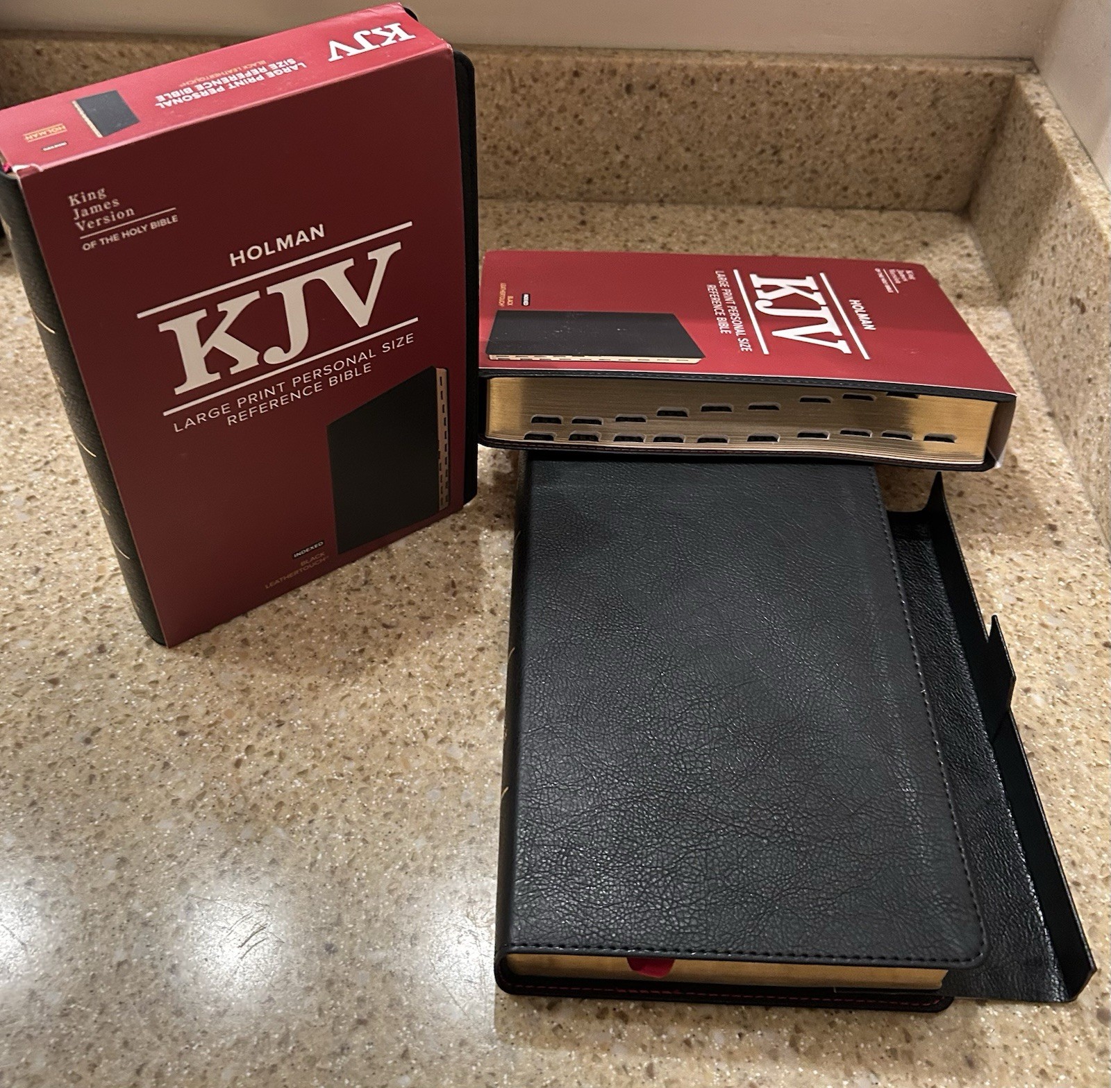 KJV MAGNETIC CLOSURE INDEXED LARGE PRINT(11.25pt) Black Leathrsft Personal Bible