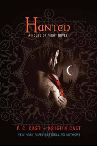 Hunted: A House of Night Novel (House of Night Novels) — Paperback — GOOD