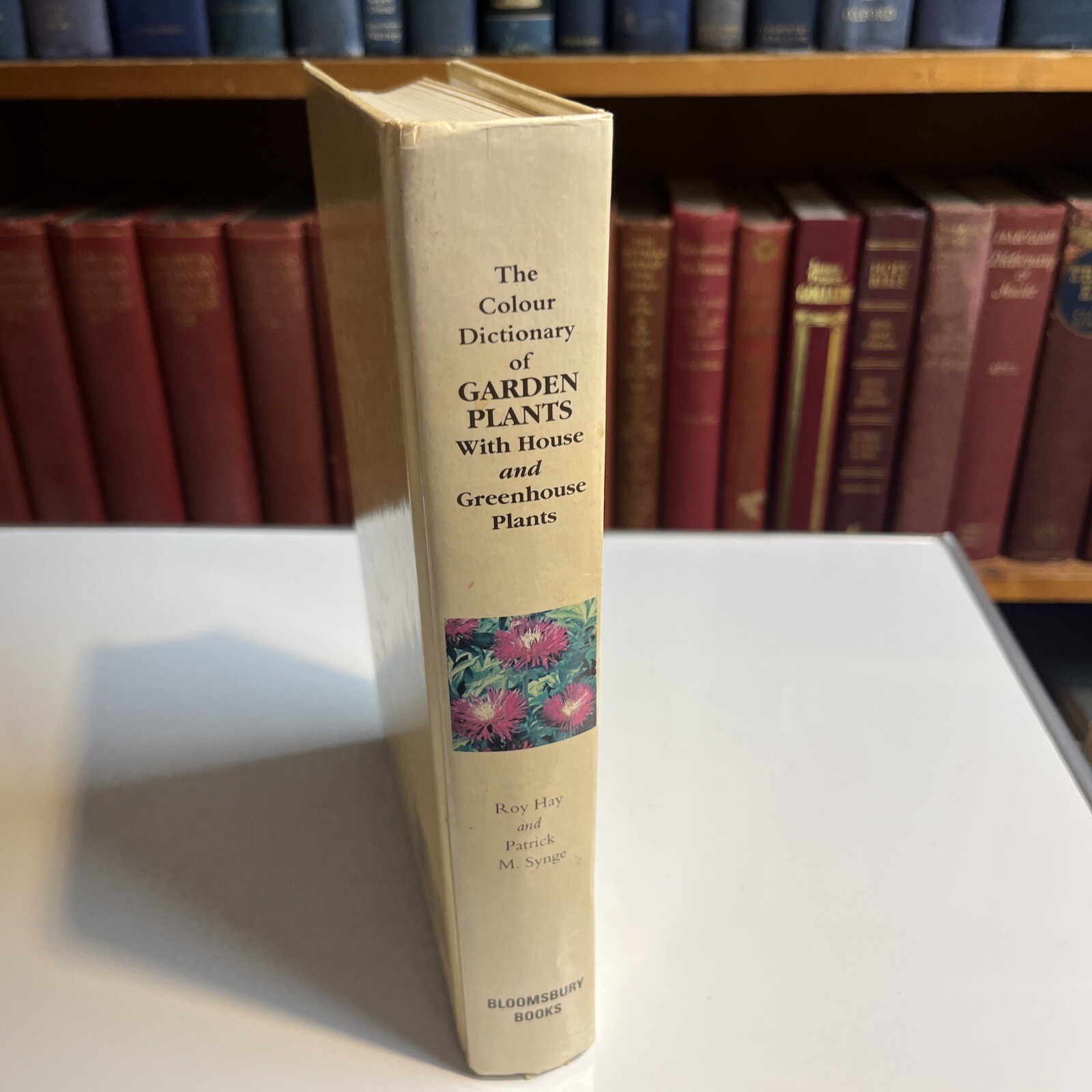 The Colour Dictionary of Garden Plants — Hardcover