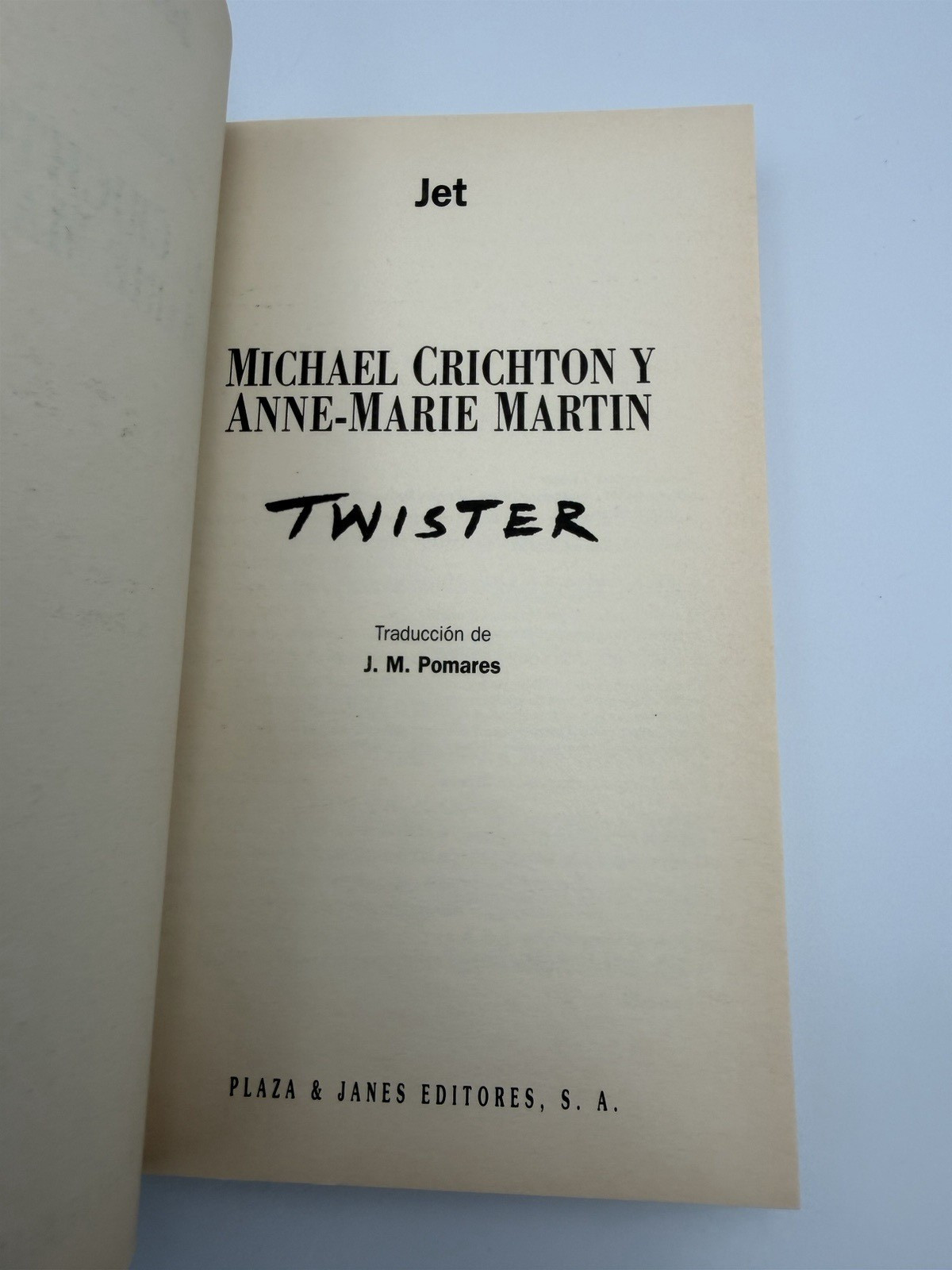 Twister: The Original Screenplay by Michael Crichton; Anne-Marie Martin Spanish