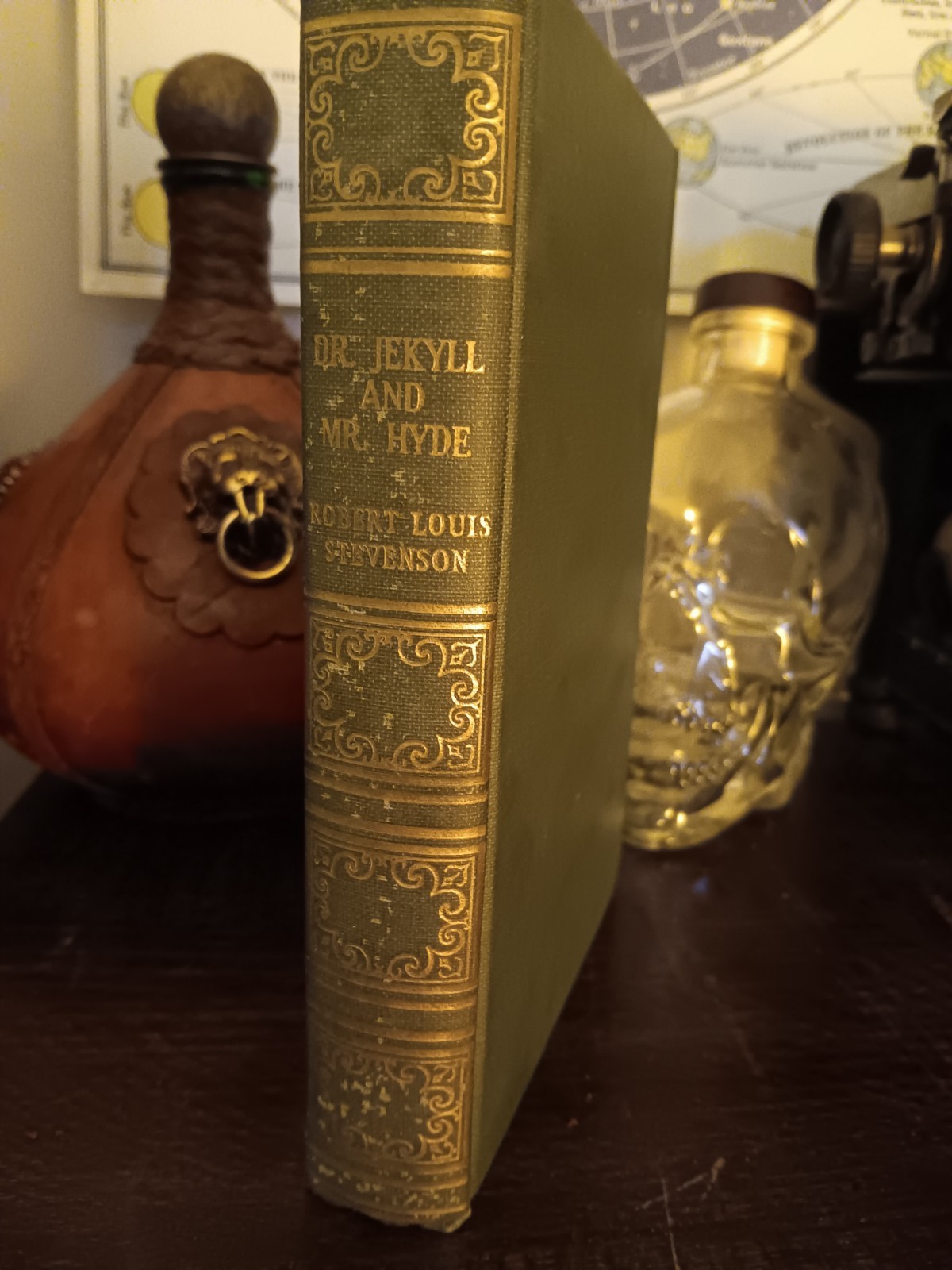 Robert Louis Stevenson Dr. Jekyll and Mr. Hyde HC Art-Type Edition Classics