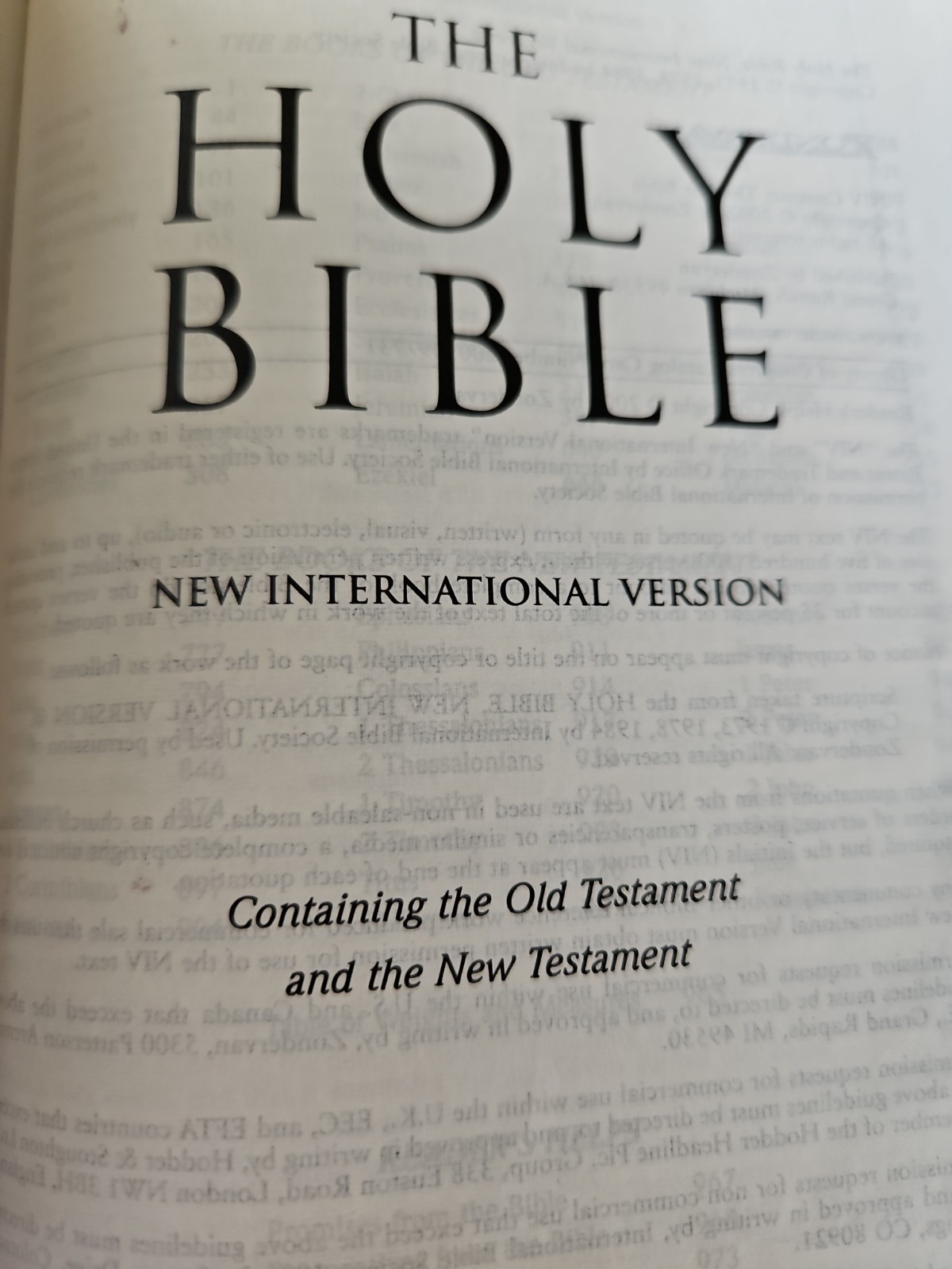 Holy BIBLE NIV Thinline Black Bonded Leather Zondervan 2002