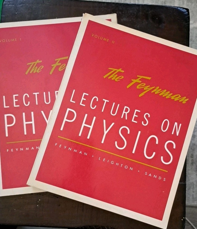 VINTAGE — THE FEYNMAN LECTURES ON PHYSICS -Vol 1 & 2, 1977, Paperback ACCEPTABLE