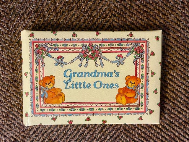 Lucy Rigg teddy bears mini photo album «Grandma’s Little Ones» Lucy & Co. (1977)