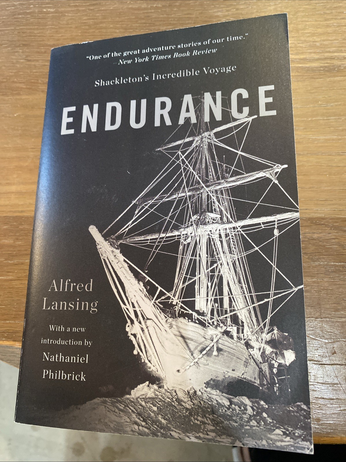 Endurance Shackleton’s Incredible Voyage by Alfred Lansing Paperback Good cond