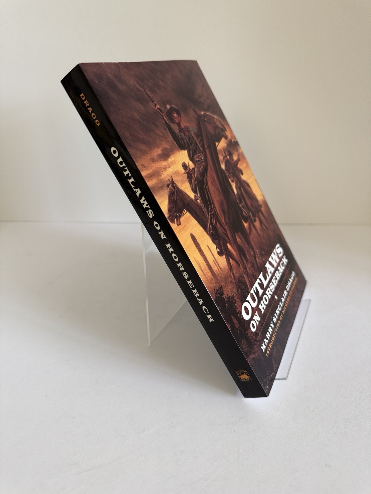 Outlaws on Horseback by Harry Sinclair Drago PB Bison 1998 NEW