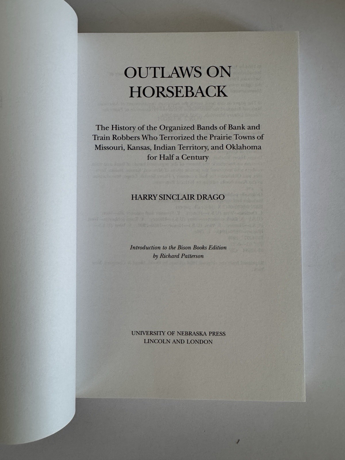 Outlaws on Horseback by Harry Sinclair Drago PB Bison 1998 NEW
