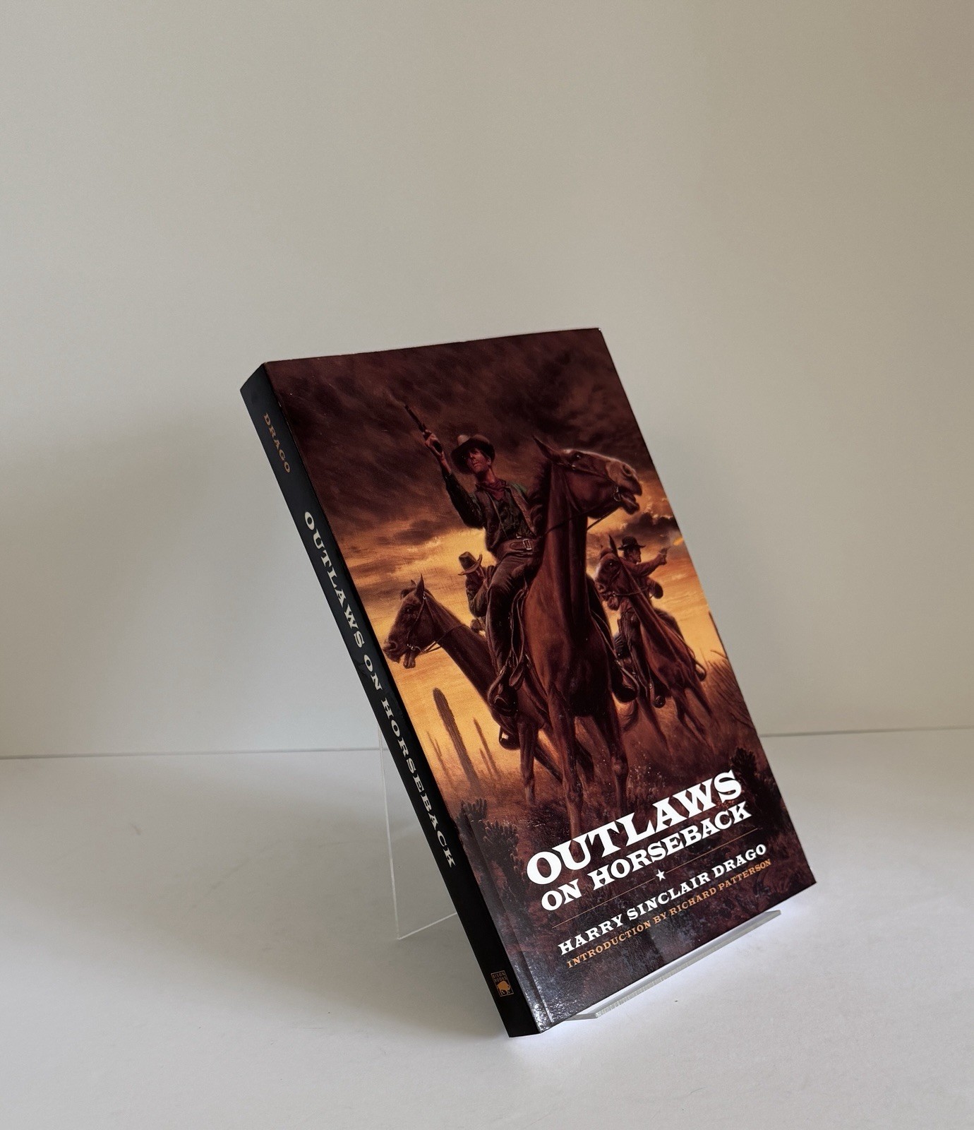 Outlaws on Horseback by Harry Sinclair Drago PB Bison 1998 NEW