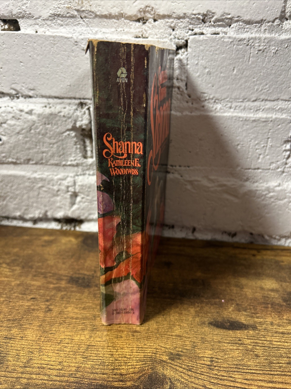 Shanna by Kathleen E. Woodiwiss 1977 Avon Books Vintage Mass Market Paperback