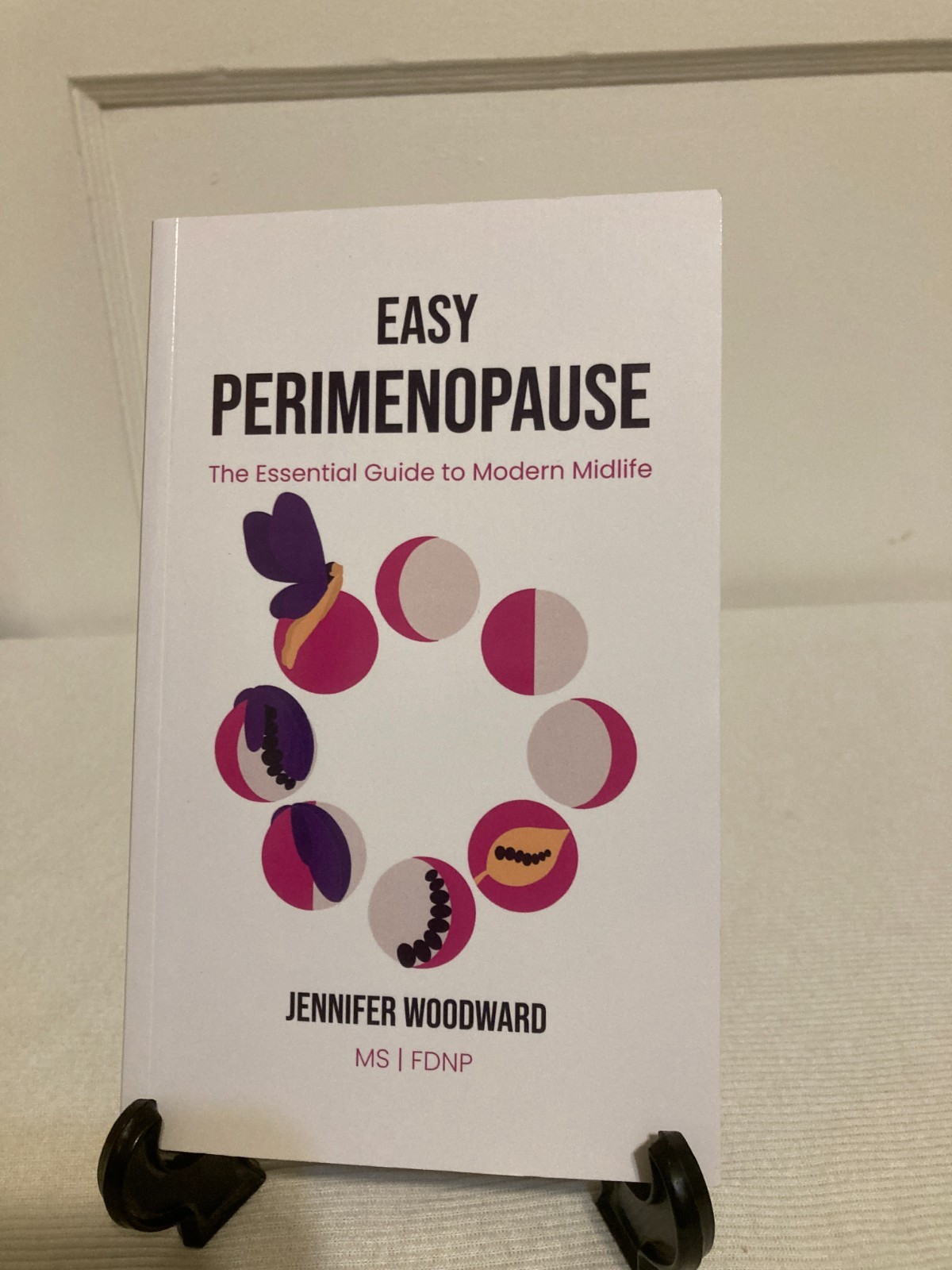 Easy Perimenopause: The Essential Guide to Modern Midlife (PB, 2025, Like New)