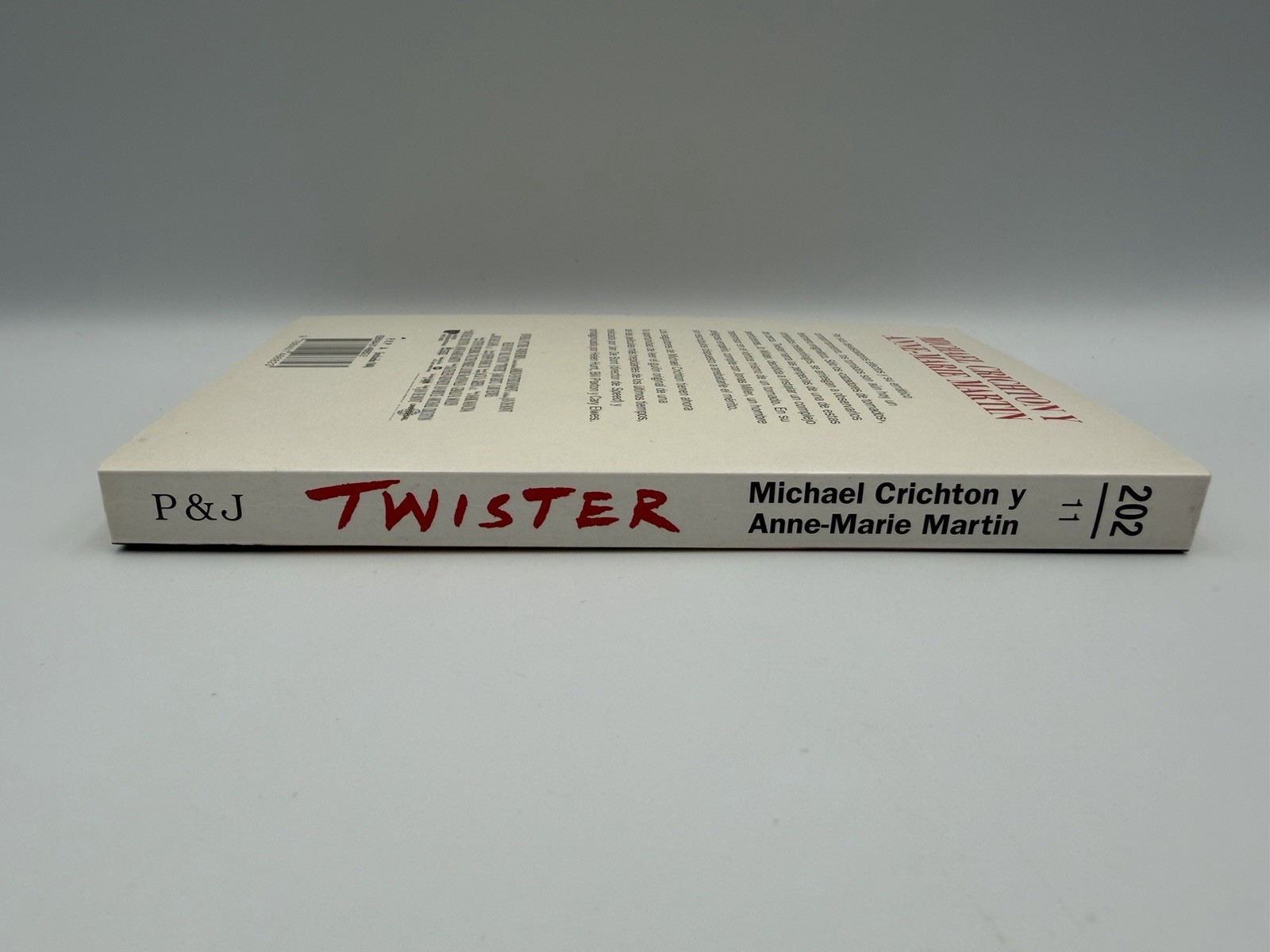 Twister: The Original Screenplay by Michael Crichton; Anne-Marie Martin Spanish