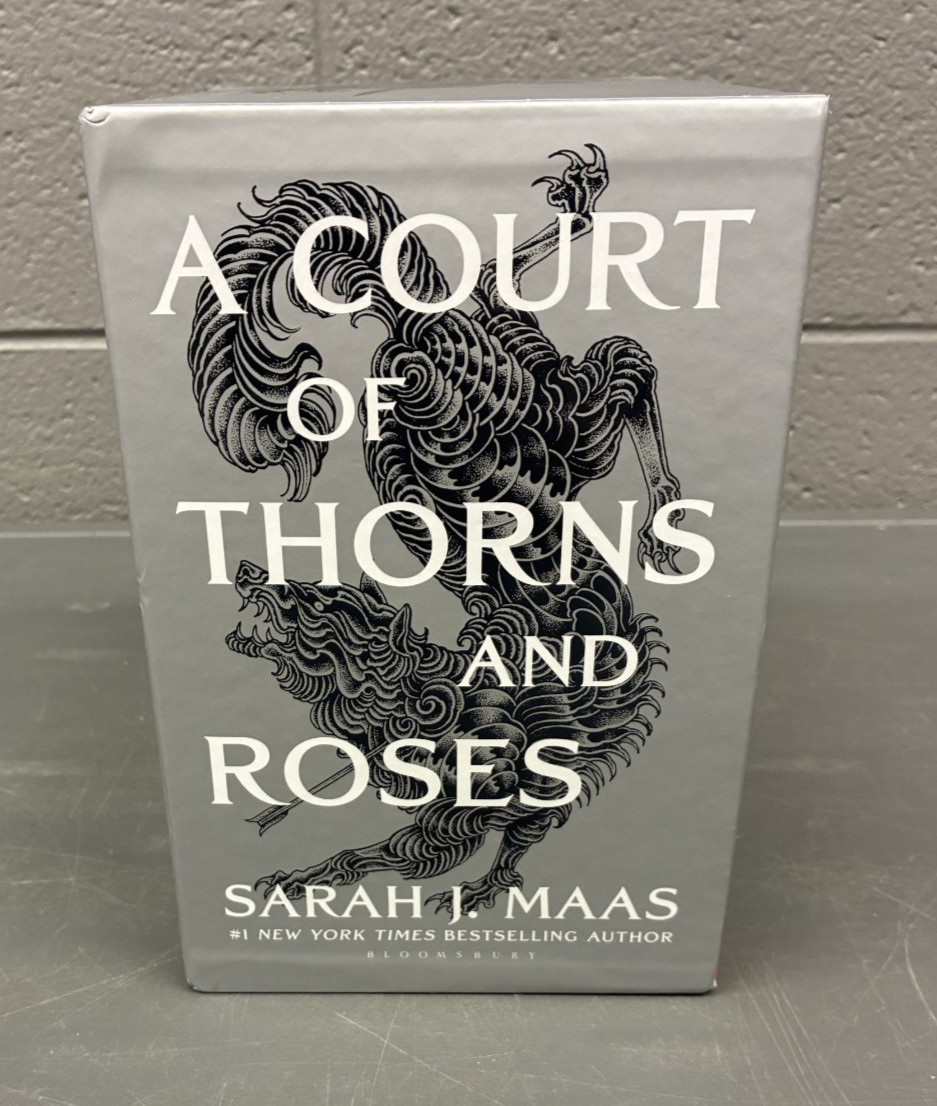 The Court of Thorns and Roses Series Sarah Maas Box set (5 Trade Books)