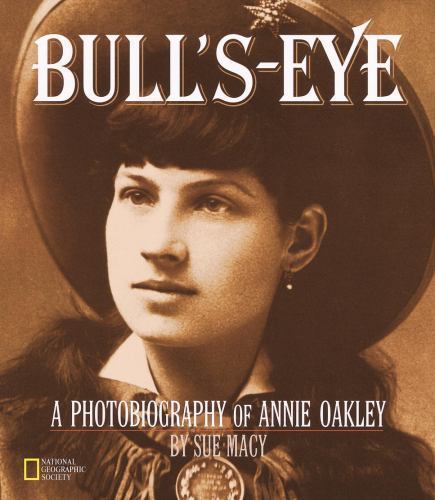 Bull’s-Eye: A Photobiography Of Annie Oakley (Photobiographies) by Macy, Sue, H
