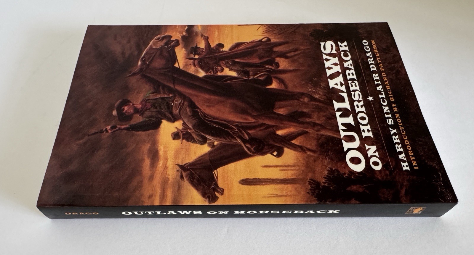 Outlaws on Horseback by Harry Sinclair Drago PB Bison 1998 NEW