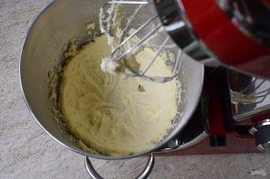 Сметанный торт с консервированными персиками Сметанный торт с консервированными персиками