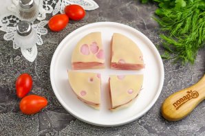 Канапе с сыром и ветчиной Канапе с сыром и ветчиной