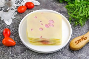 Канапе с сыром и ветчиной Канапе с сыром и ветчиной