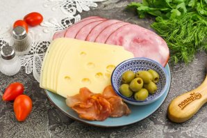 Канапе с сыром и ветчиной Канапе с сыром и ветчиной